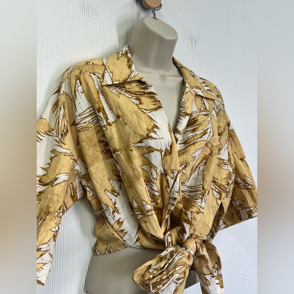 H&M - Cream And Beige Floral Short Sleeve Tie Front Tropical Blouse Size Small - Picture 4 of 9